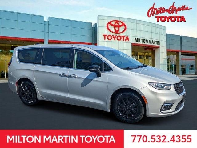 Used 2024 Chrysler Pacifica Touring-L FWD image 1