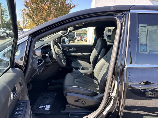 New 2026 Chrysler Pacifica Select image 11