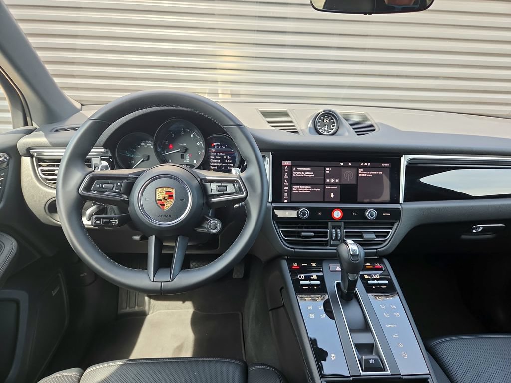 Certified 2026 Porsche Macan AWD/4WD image 8