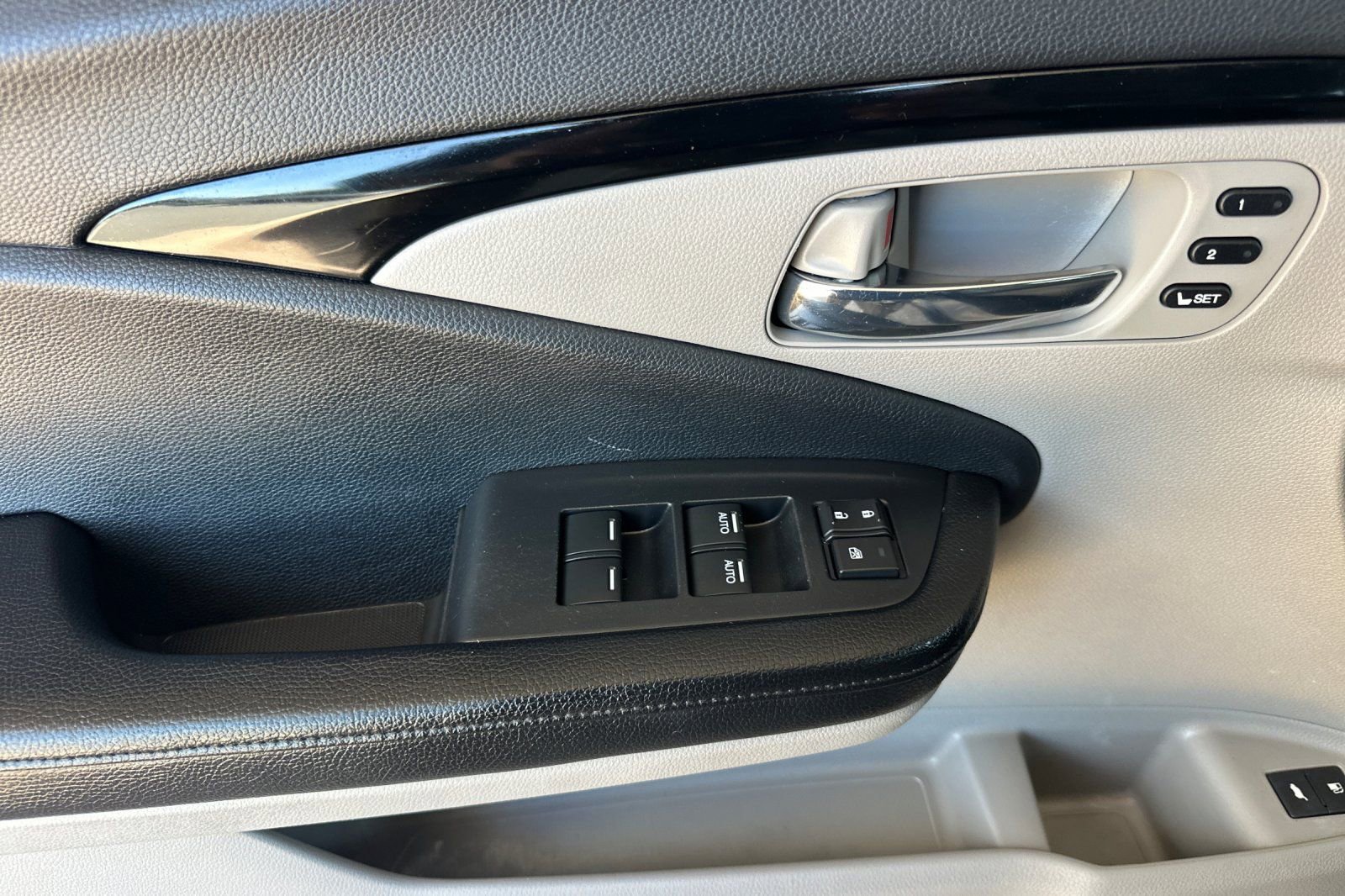 Used 2017 Honda Pilot Elite image 8
