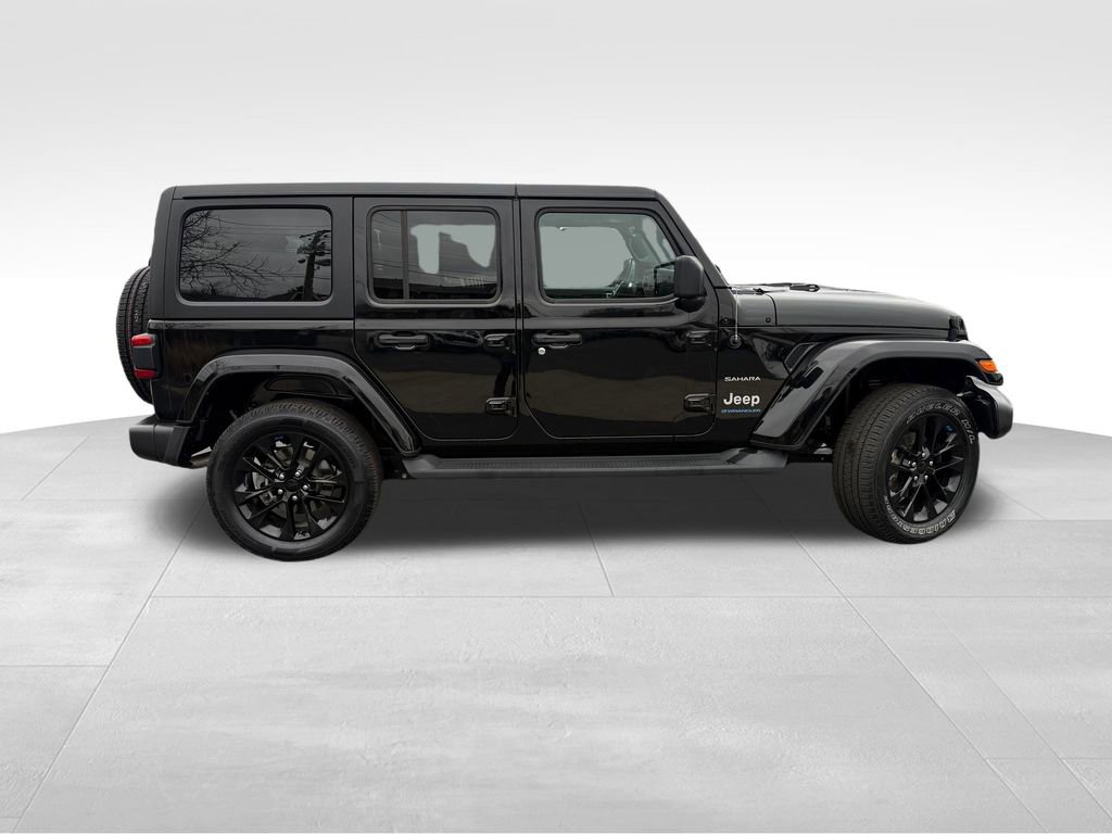 Used 2023 Jeep Wrangler Unlimited Sahara w/ Cold Weather Group image 9