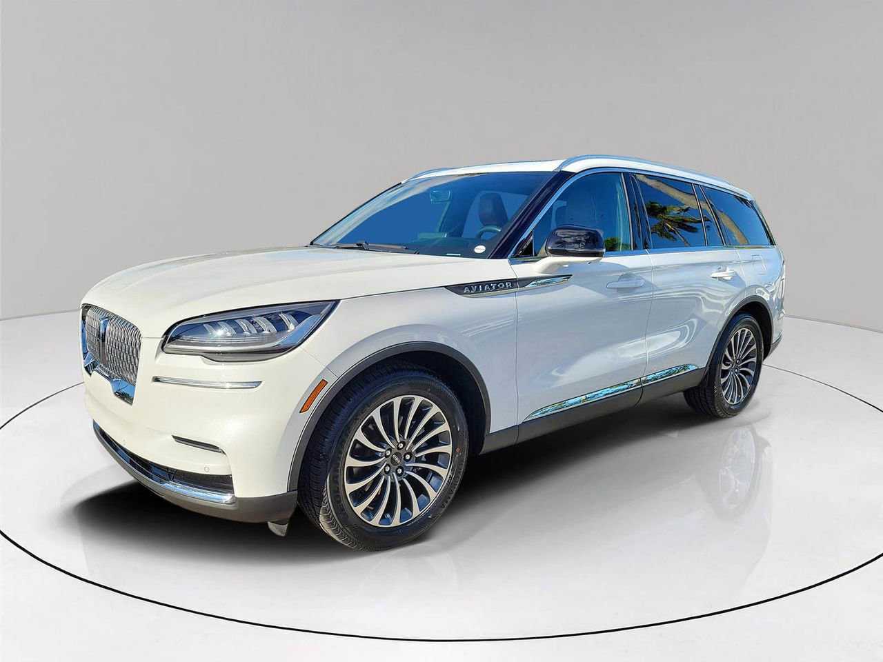 Used 2023 Lincoln Aviator Reserve w/ Elements Package Plus image 3