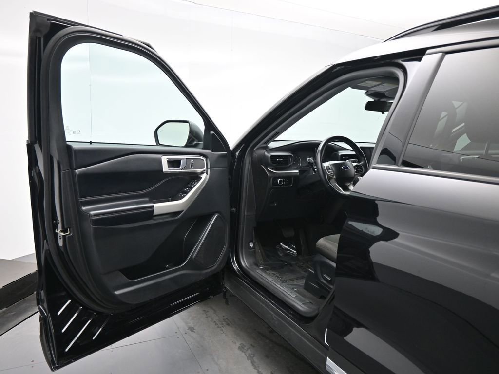 Certified 2022 Ford Explorer XLT image 9