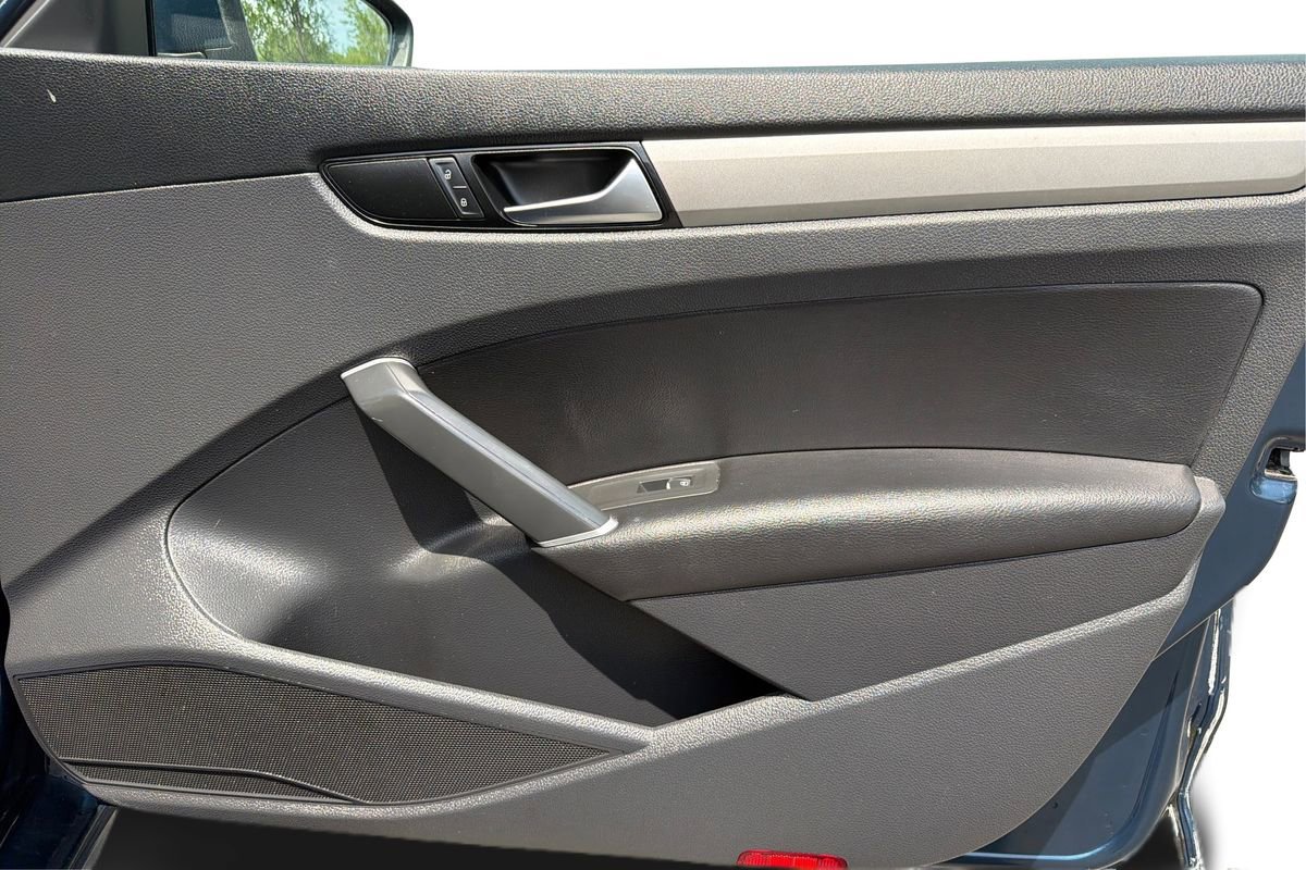 Used 2022 Volkswagen Passat 2.0T SE FWD image 23