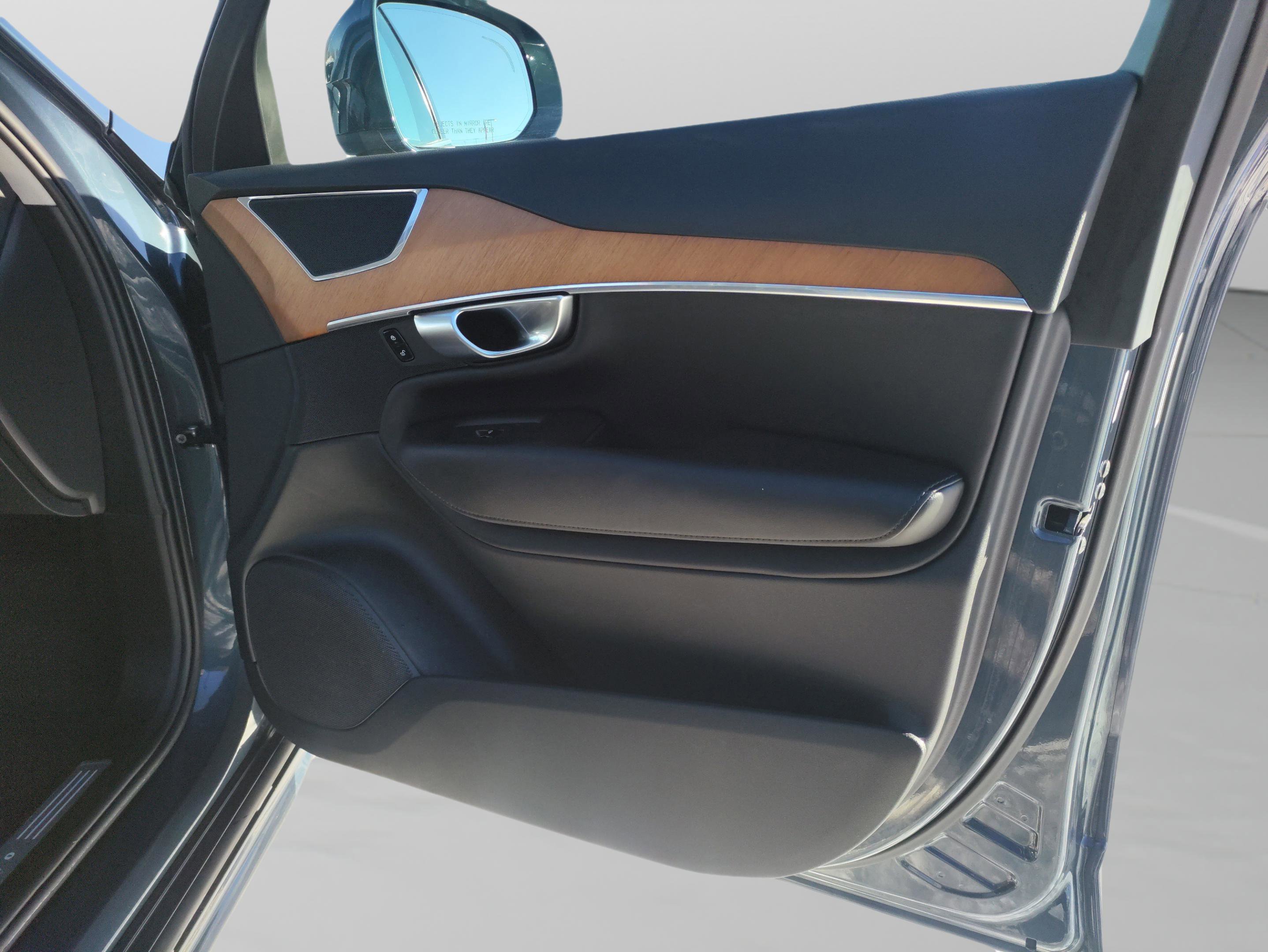 Used 2023 Volvo XC90 B5 Plus image 24