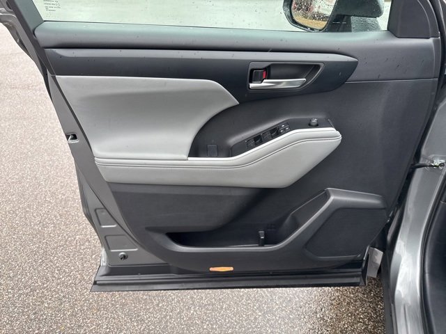 Used 2025 Toyota Highlander XLE image 21