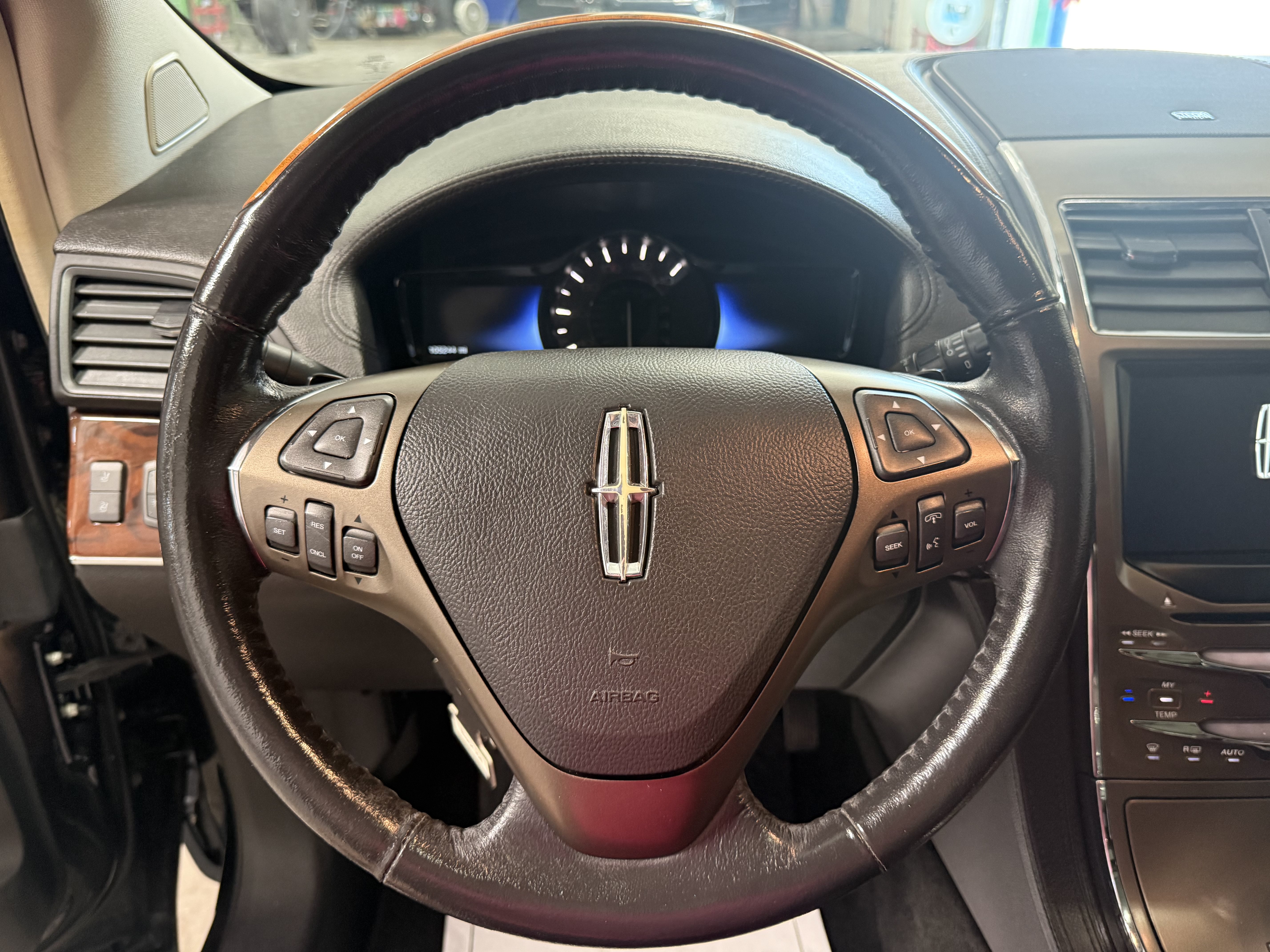 Used 2014 Lincoln MKX AWD w/ Equipment Group 102A image 20