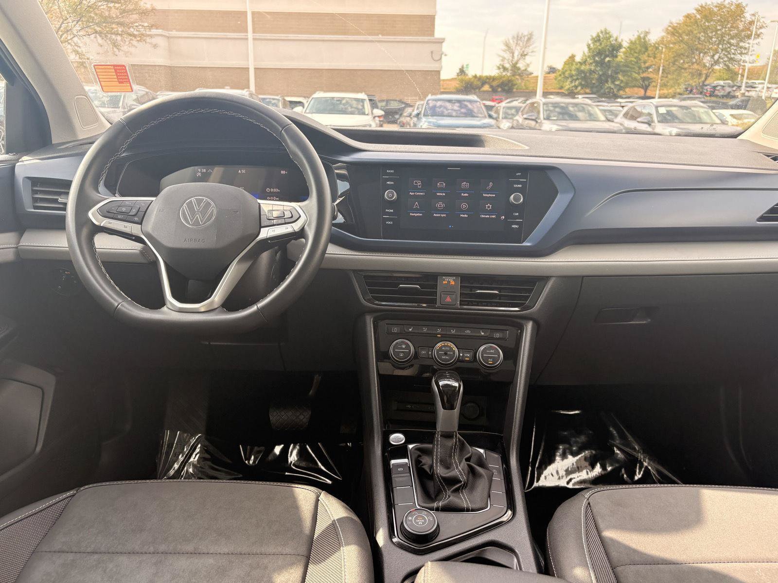 Certified 2024 Volkswagen Taos SE AWD/4WD image 15