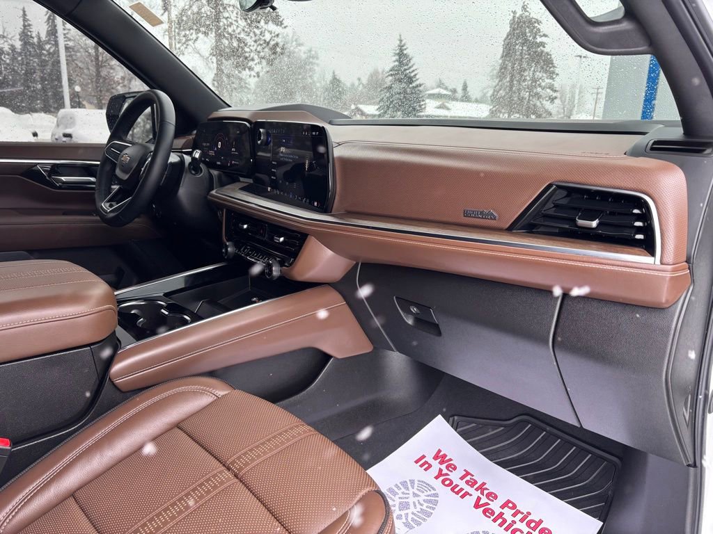 Used 2025 Chevrolet Suburban High Country image 23