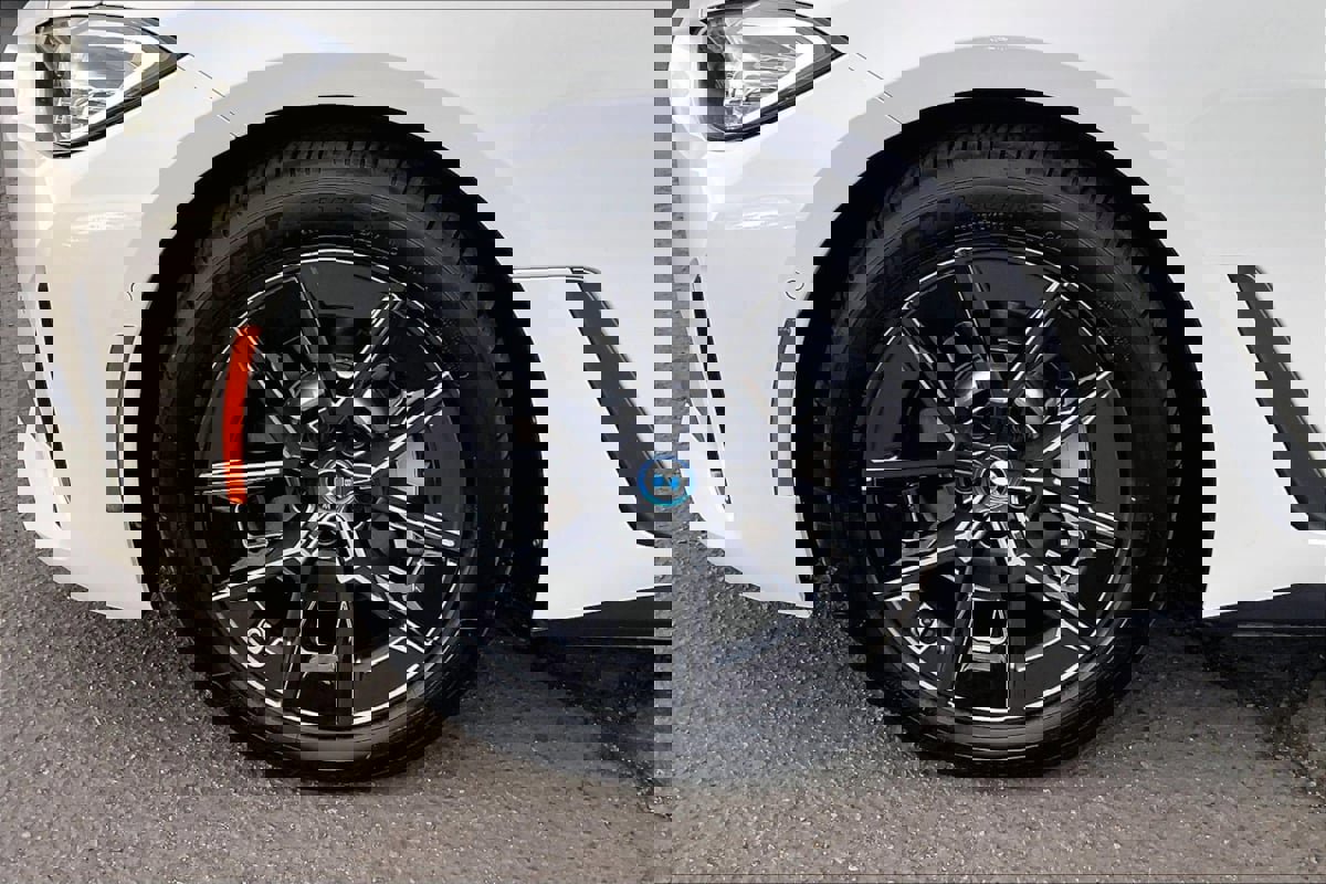 Used 2023 BMW i4 eDrive40 image 9