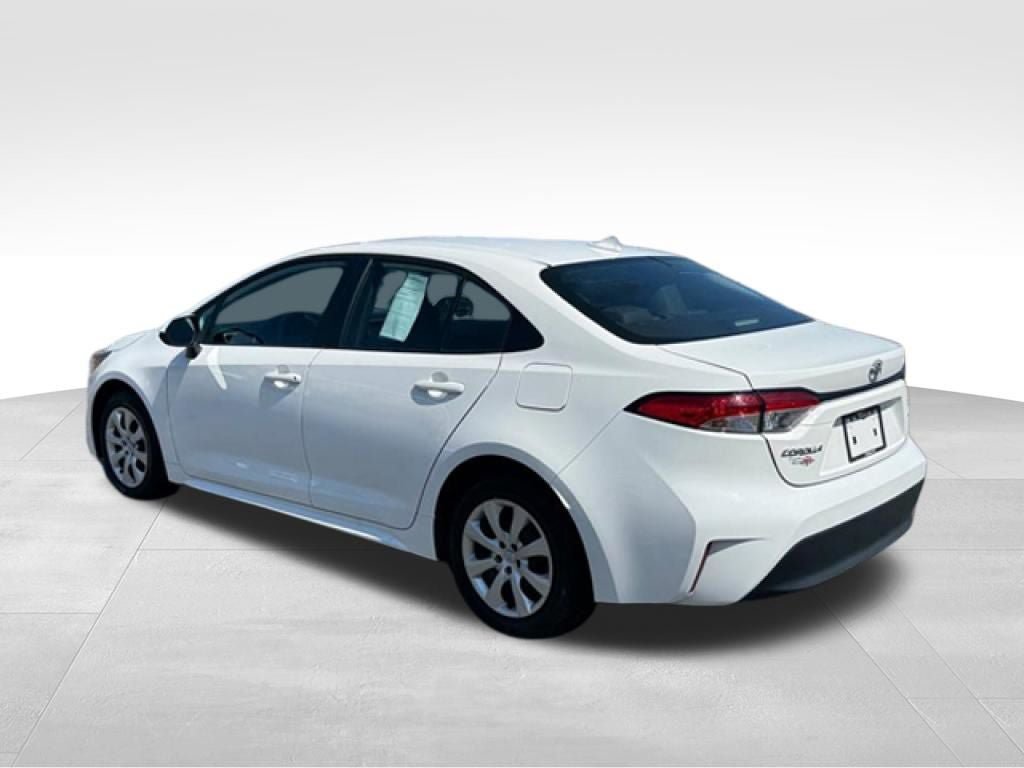 Used 2024 Toyota Corolla LE FWD image 4