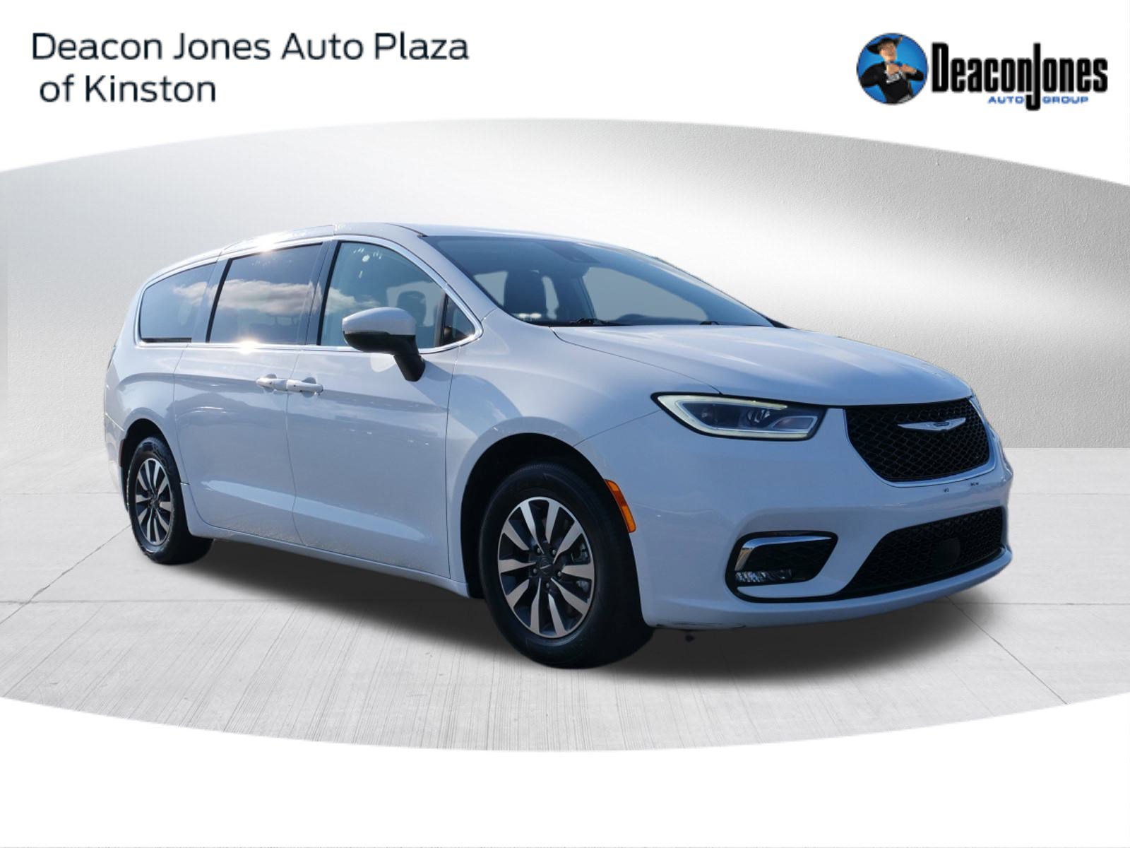 Used 2023 Chrysler Pacifica Touring-L