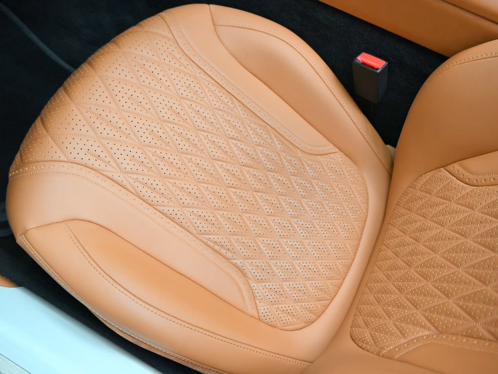 Used 2025 Aston Martin DB12 Convertible RWD image 16