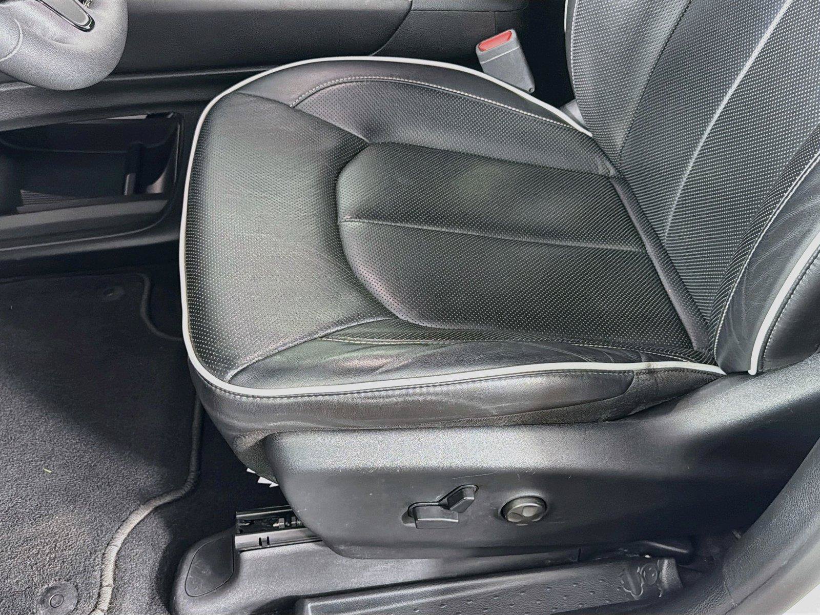 Used 2025 Chrysler Pacifica Limited FWD image 15