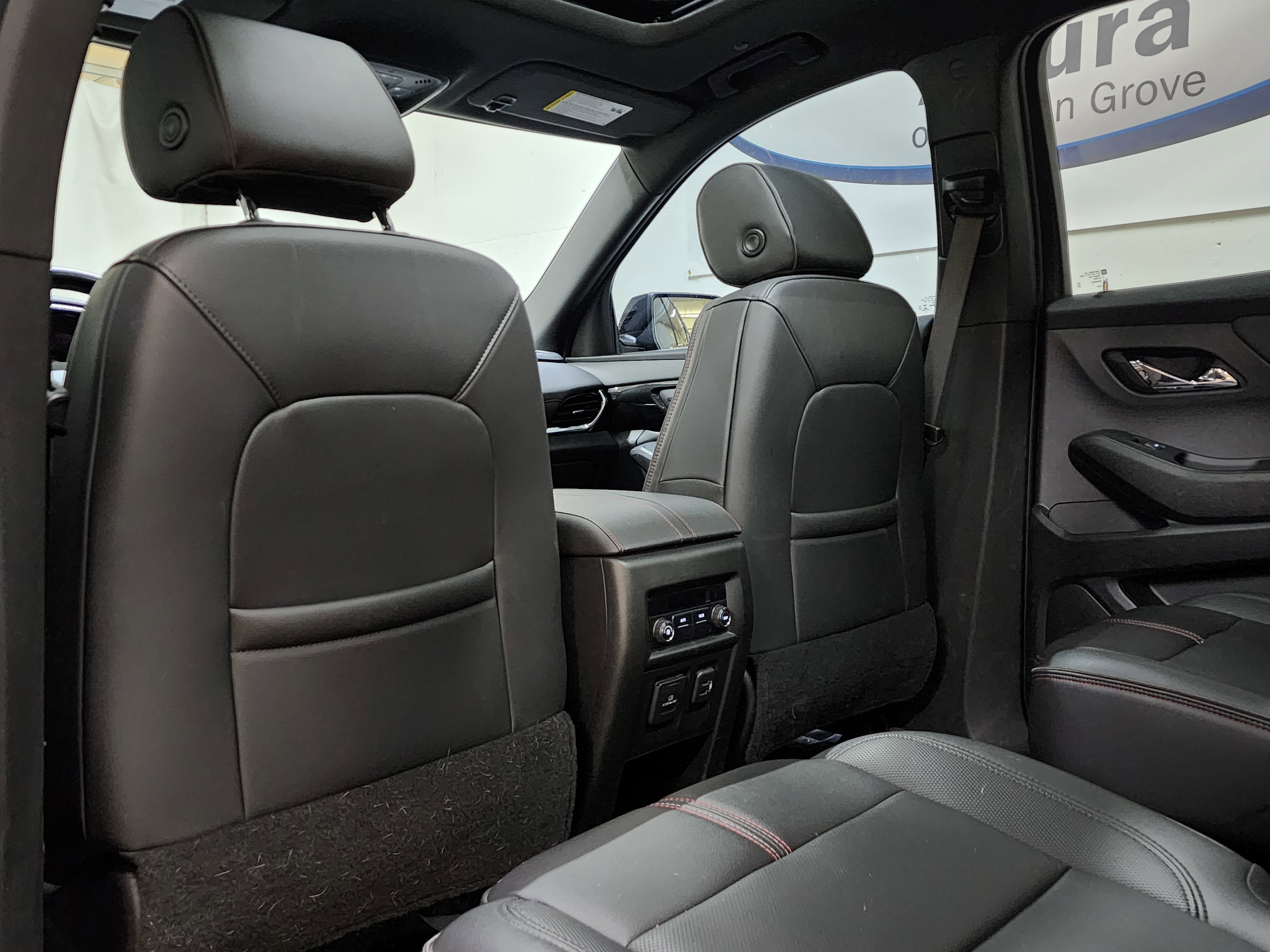 Used 2022 Chevrolet Traverse RS image 16