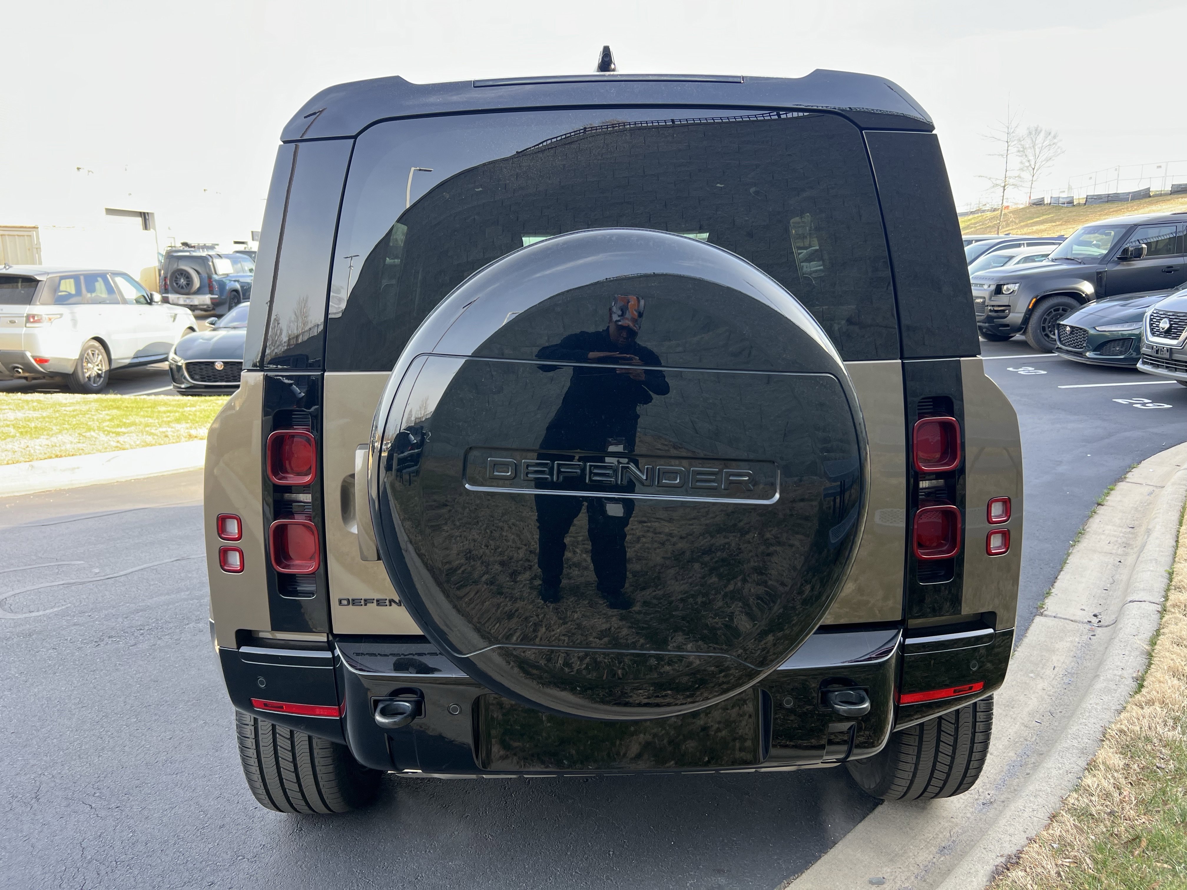 Certified 2024 Land Rover Defender 110 X-Dynamic SE image 6