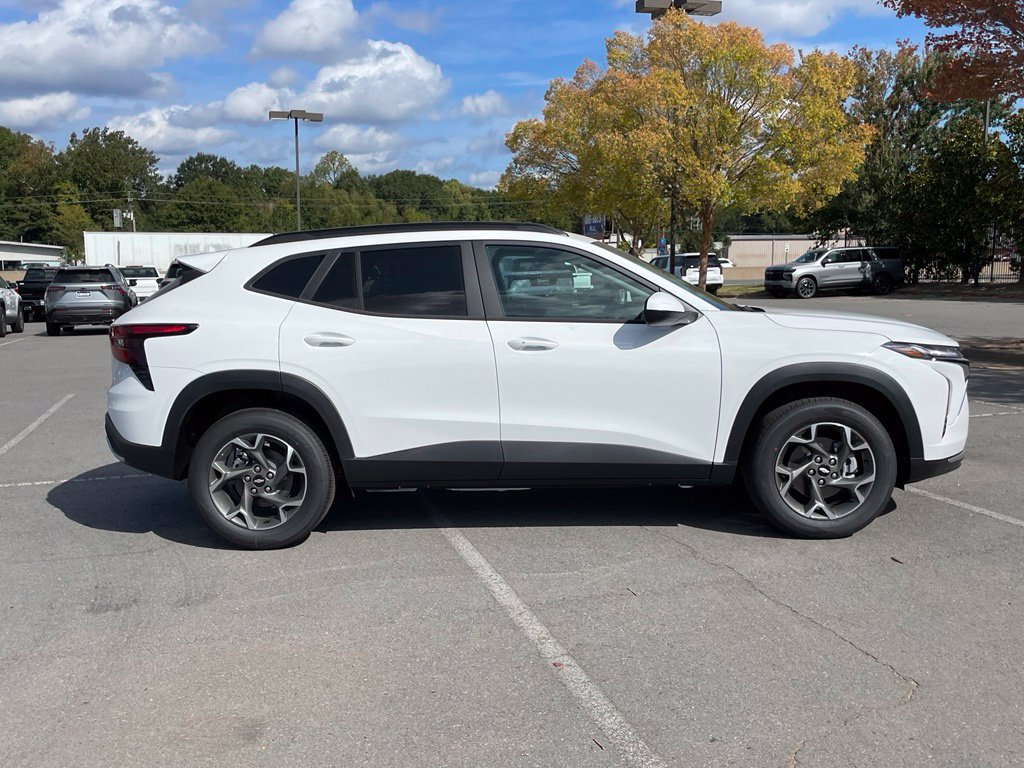New 2026 Chevrolet Trax LT w/ LT Convenience Package FWD image 9