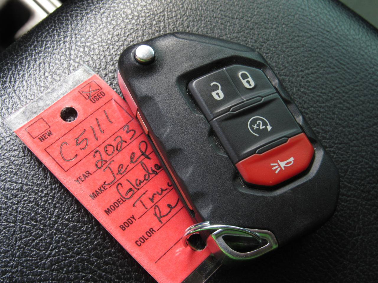 Used 2023 Jeep Gladiator Sport AWD/4WD image 17
