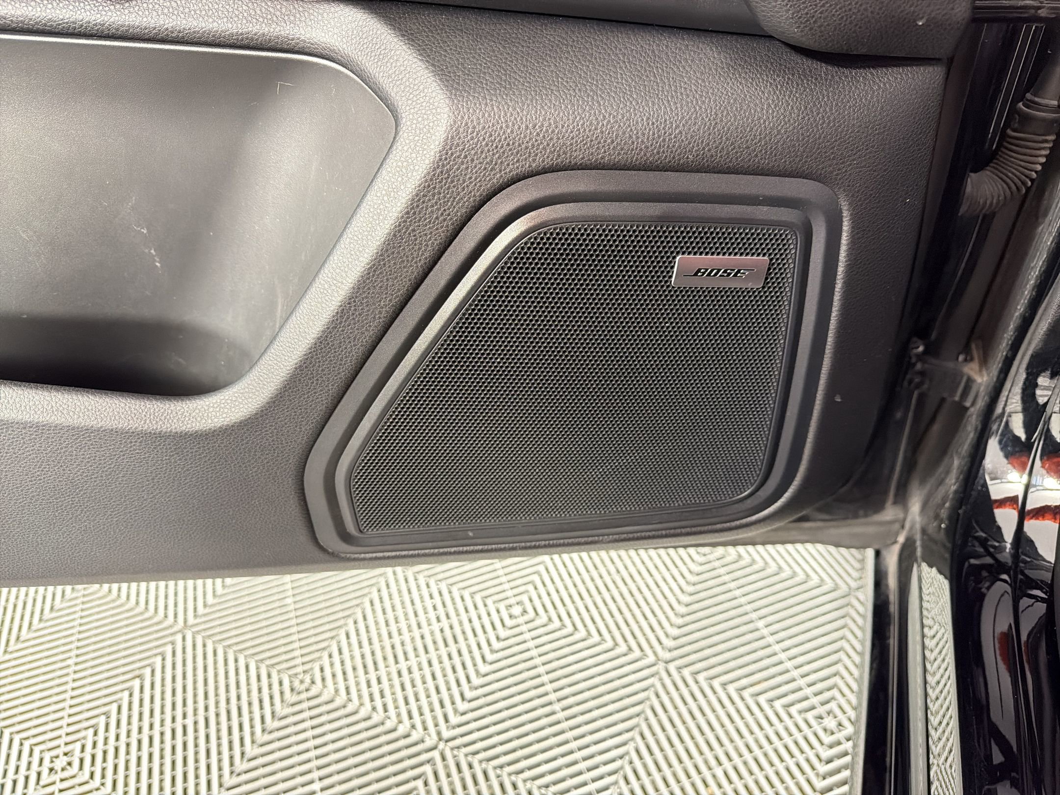 Used 2017 Porsche Macan Turbo AWD/4WD image 21