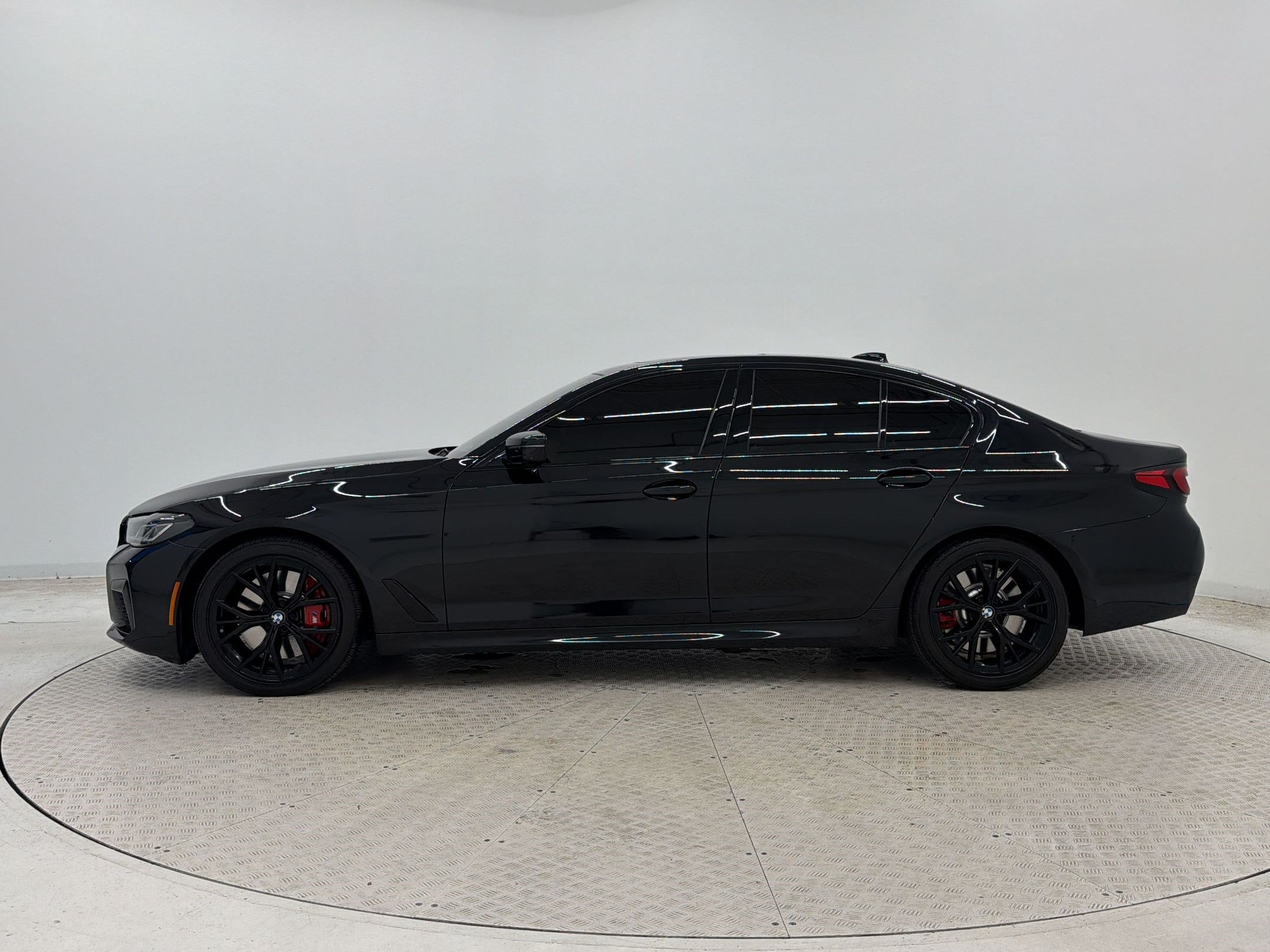 Used 2021 BMW 540i xDrive w/ M Sport Package AWD/4WD image 2