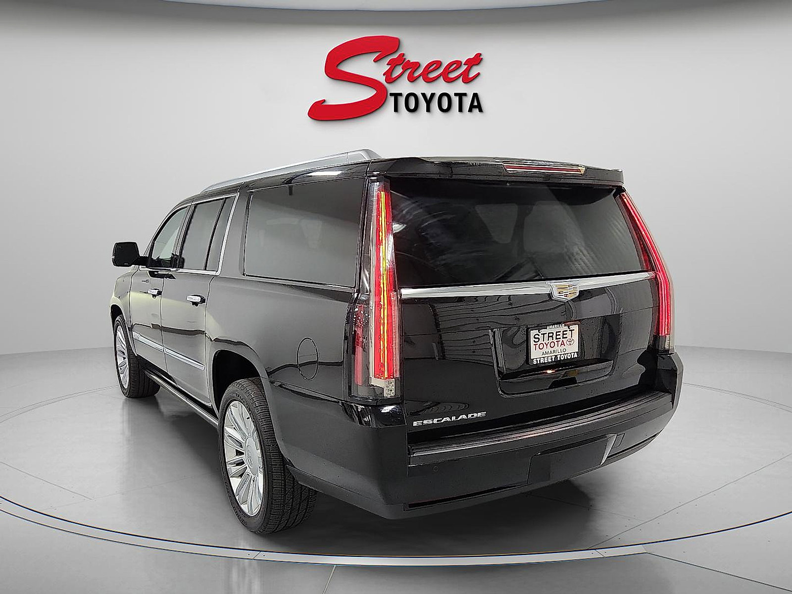 Used 2016 Cadillac Escalade ESV Platinum image 3