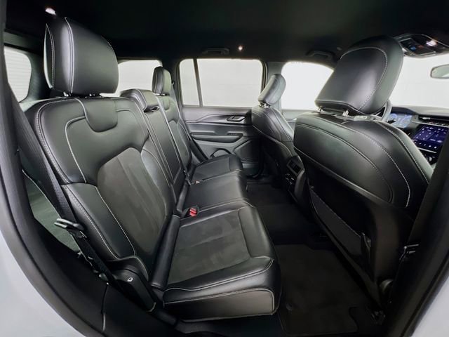 Used 2024 Jeep Grand Cherokee Altitude RWD image 40