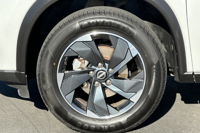 Used 2025 Nissan Rogue SV AWD/4WD image 29