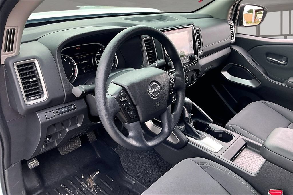 Used 2024 Nissan Frontier SV RWD image 17