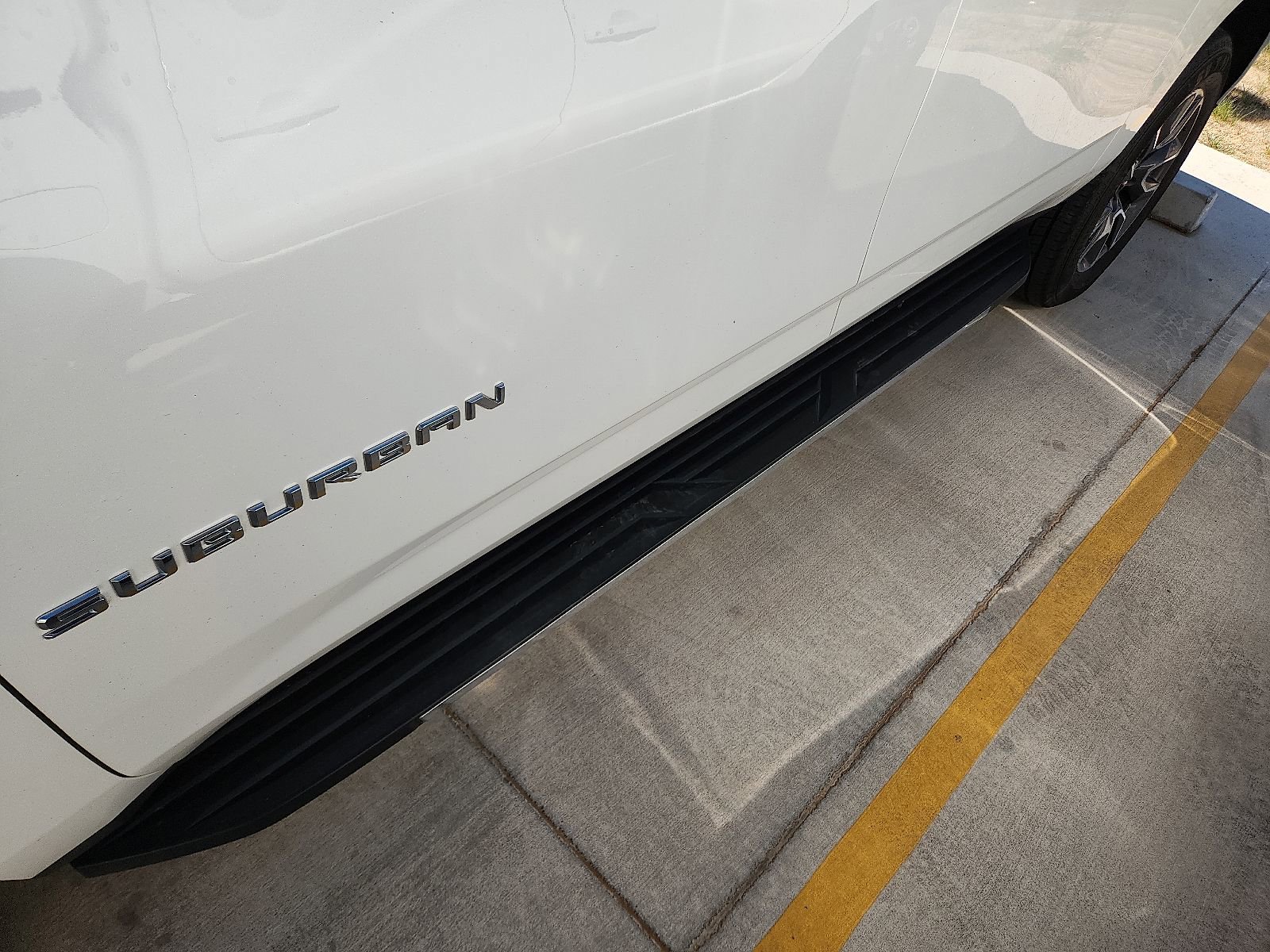 Used 2022 Chevrolet Suburban LT w/ Luxury Package image 5