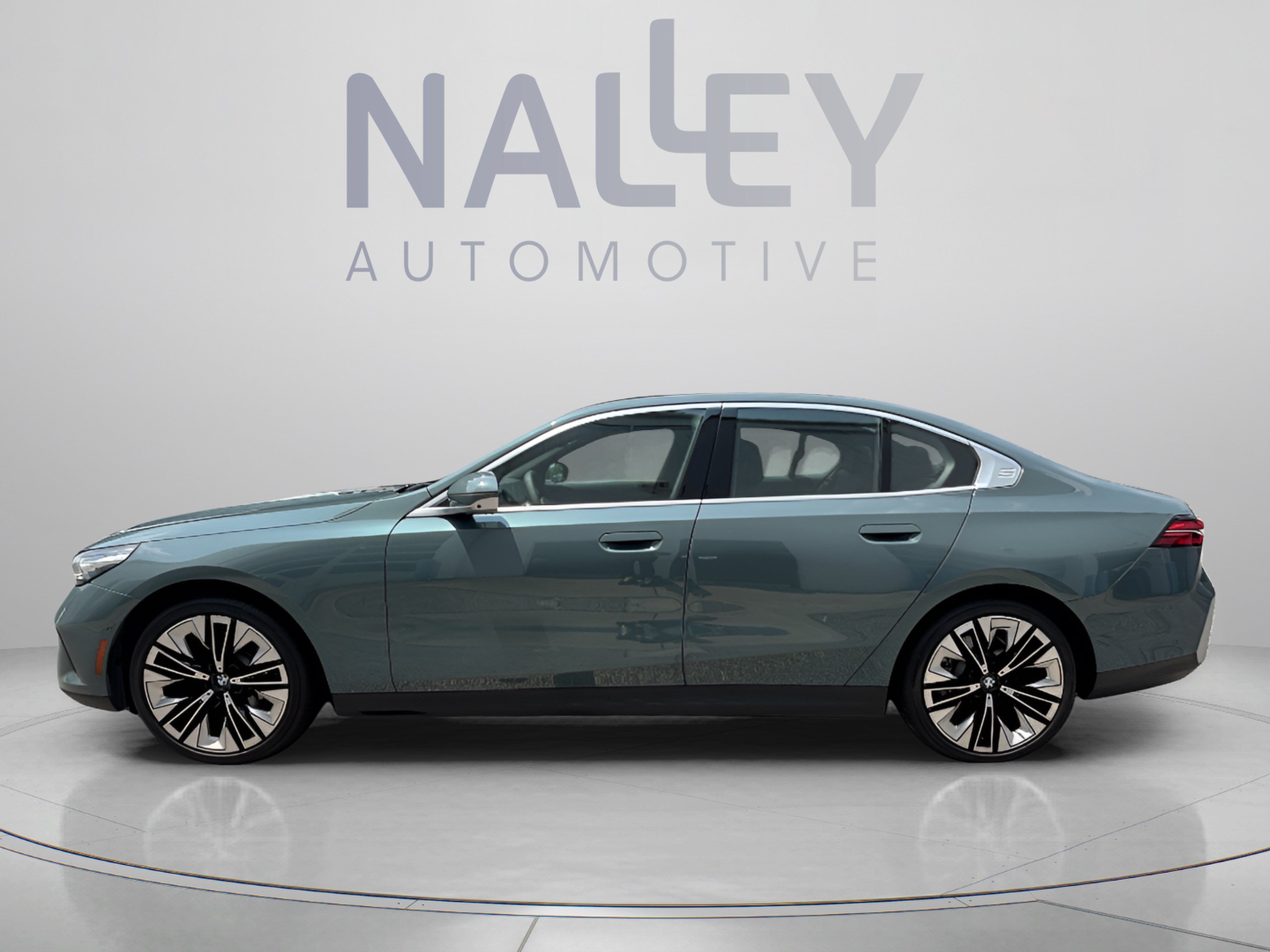 Used 2026 BMW 530i RWD image 2