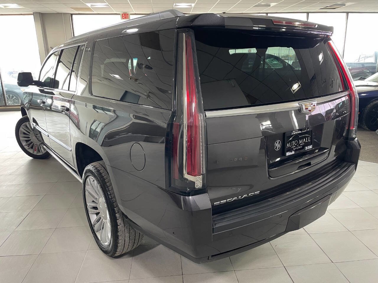 Used 2018 Cadillac Escalade ESV Platinum image 5