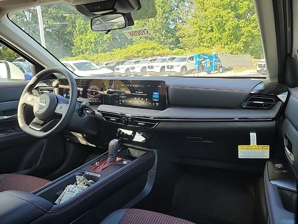 Used 2025 Nissan Kicks SR w/ SR Premium Package image 17