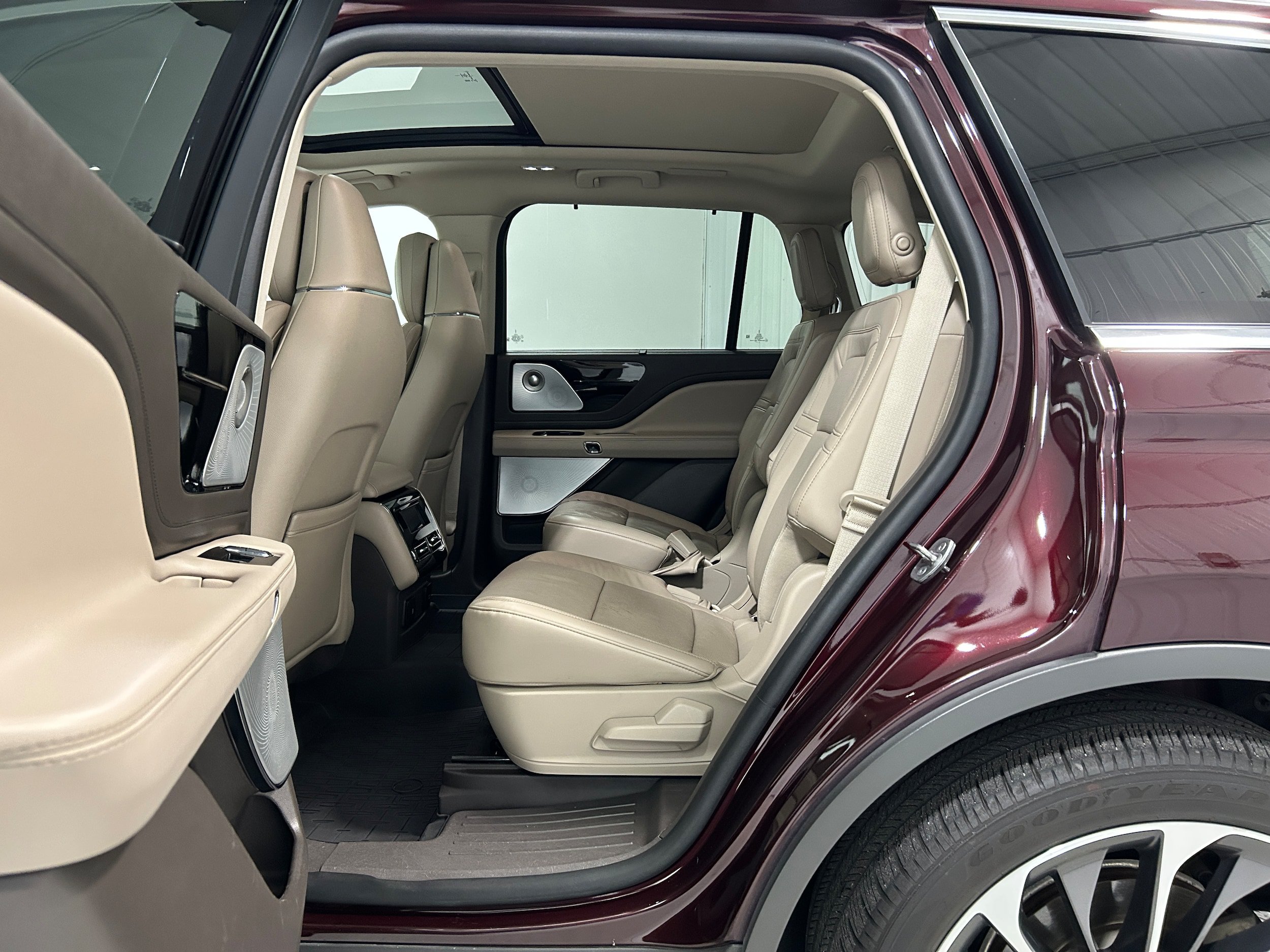 Used 2020 Lincoln Aviator Reserve w/ Equipment Group 202A AWD/4WD image 29