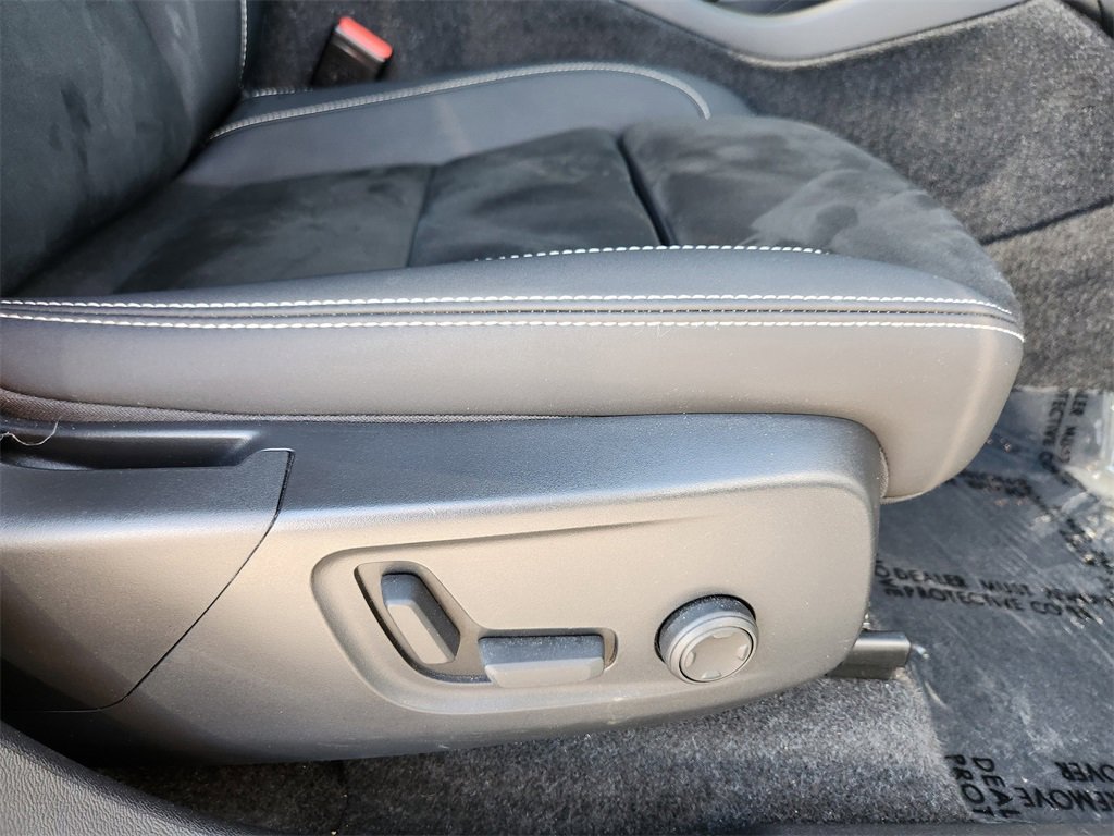 Used 2023 Volvo C40 P8 Recharge Ultimate image 21