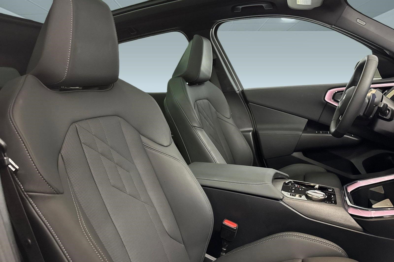 Used 2025 BMW X3 xDrive30i w/ Convenience Package AWD/4WD image 32