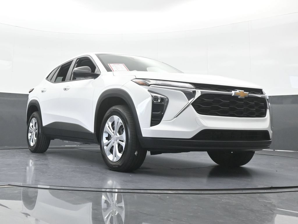 Used 2025 Chevrolet Trax LS FWD image 55