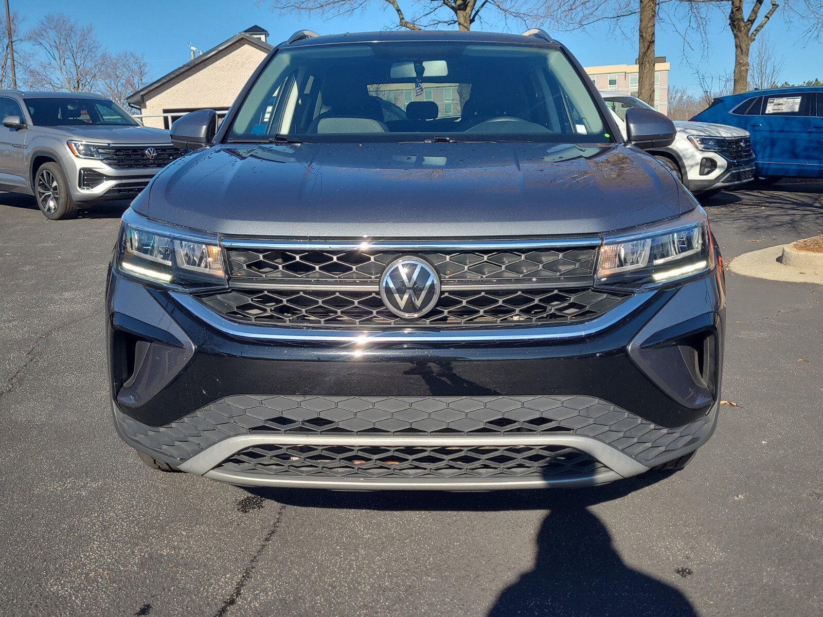 Used 2022 Volkswagen Taos SE image 2