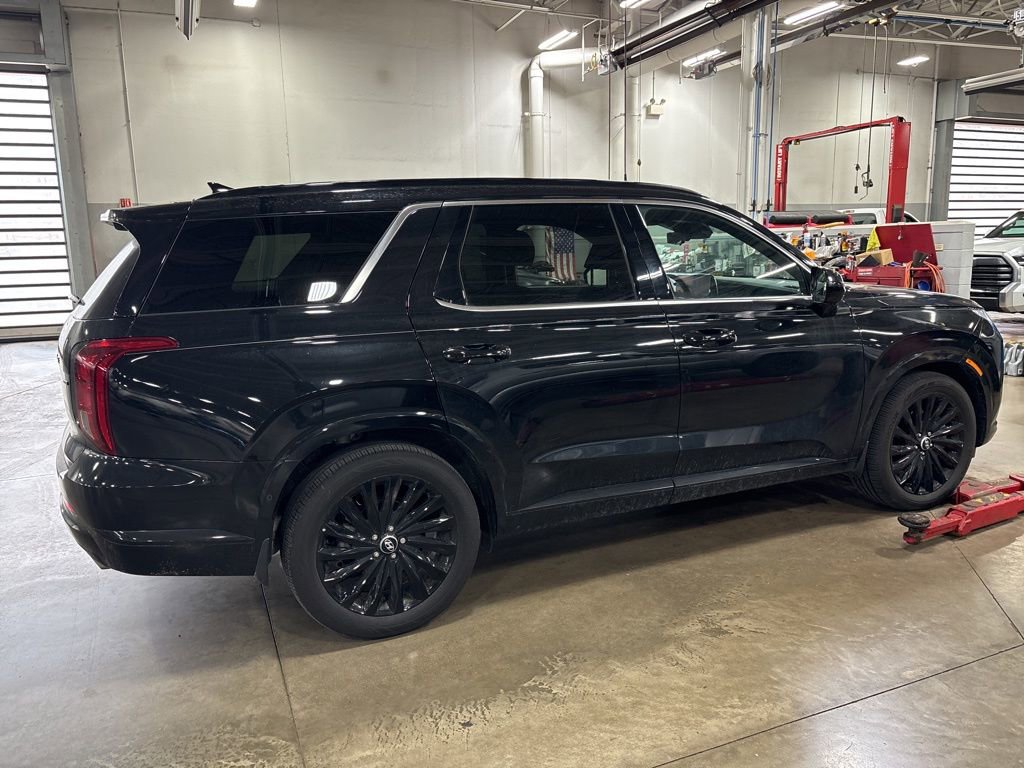 Used 2025 Hyundai Palisade Calligraphy image 2