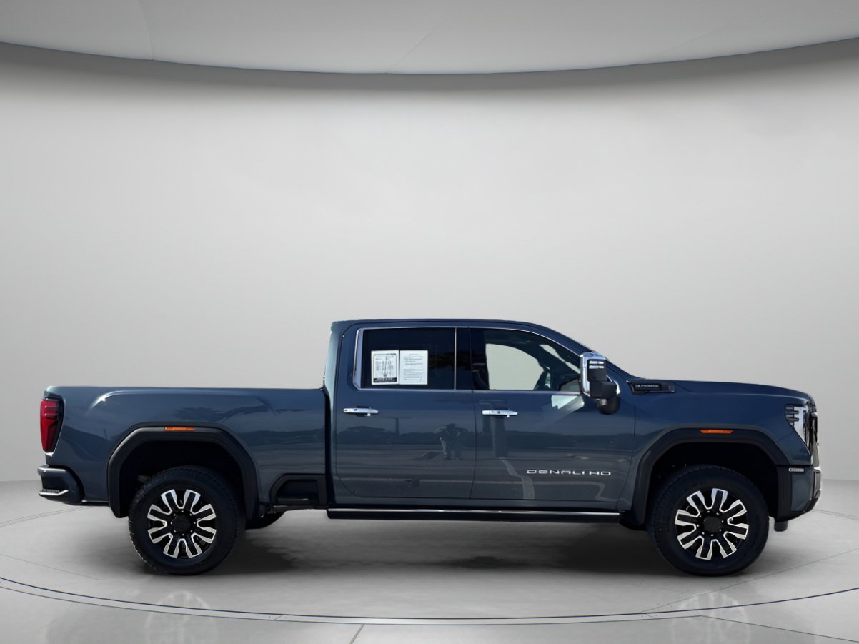 Used 2025 GMC Sierra 2500 Denali Ultimate image 2