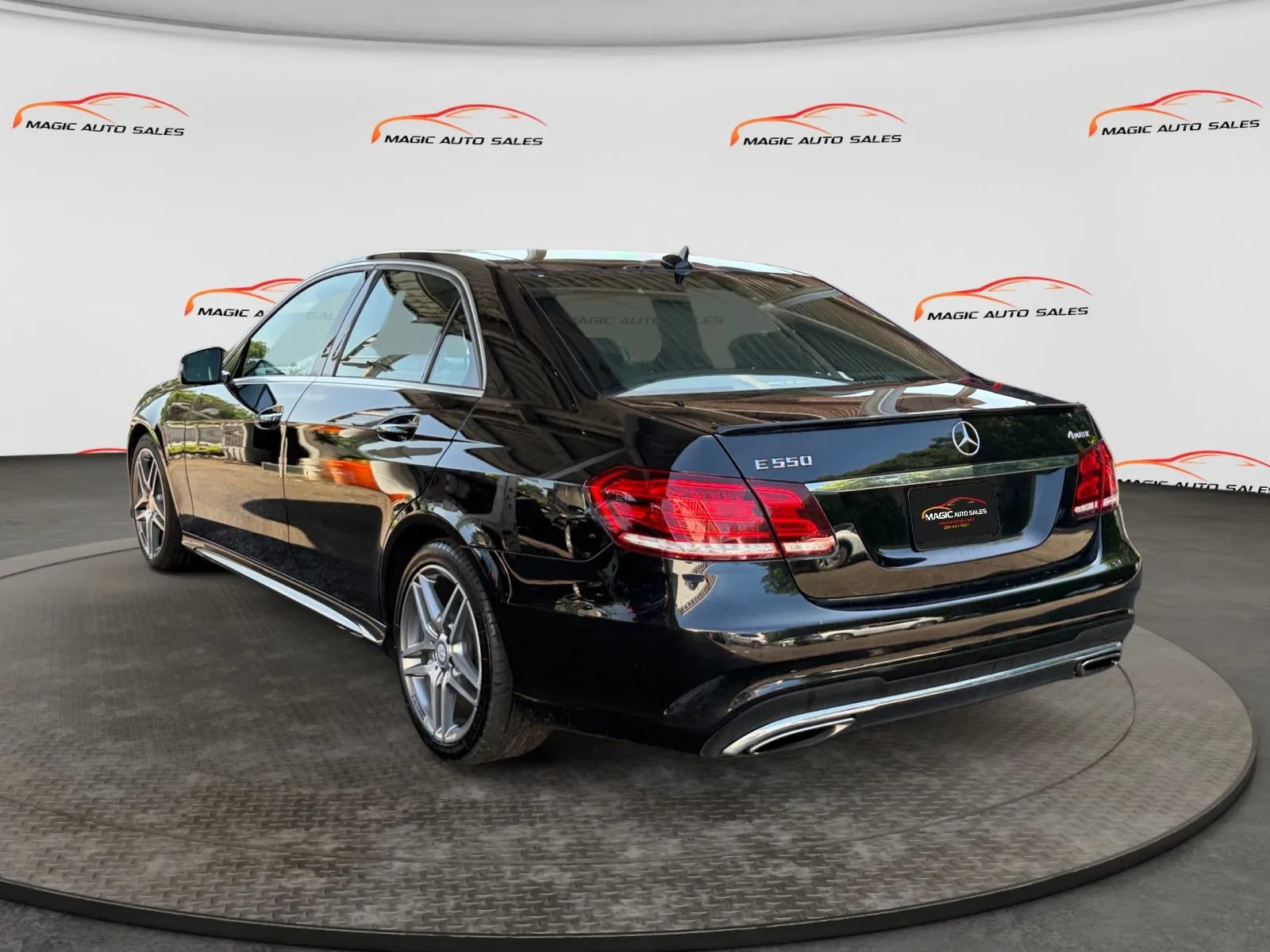 Used 2014 Mercedes-Benz E 550 4MATIC Sedan image 8