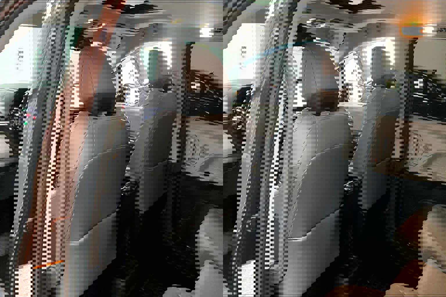 Used 2022 Toyota Sienna XLE image 11