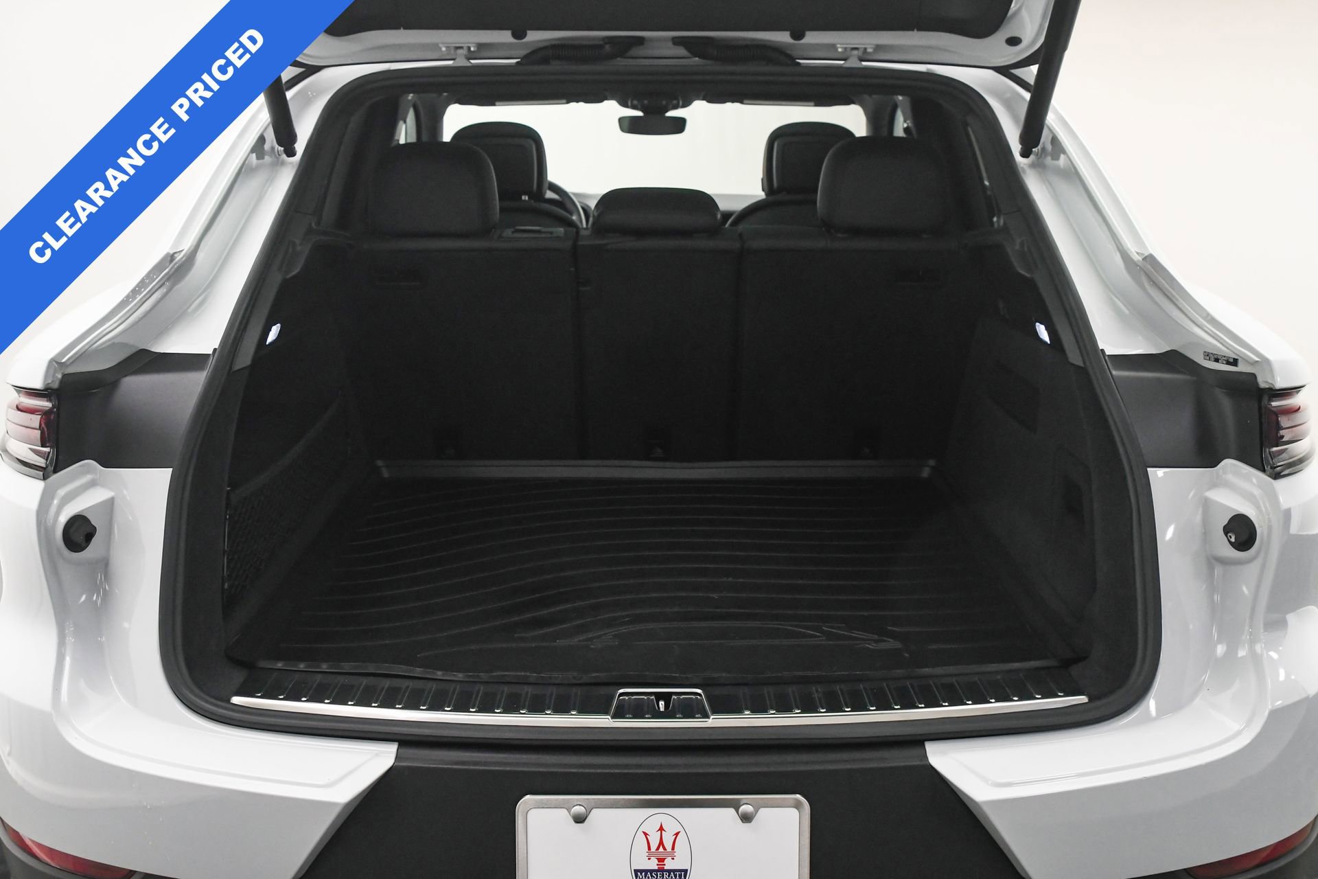 Used 2024 Porsche Cayenne Coupe image 7