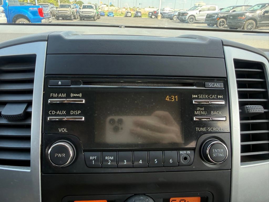 Used 2013 Nissan Frontier SV w/ SV Value Truck Pkg AWD/4WD image 21