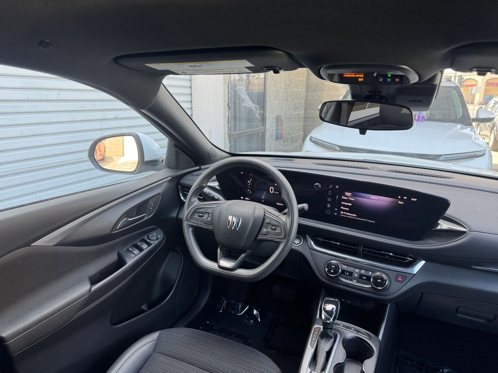 Used 2025 Buick Envista Preferred image 34