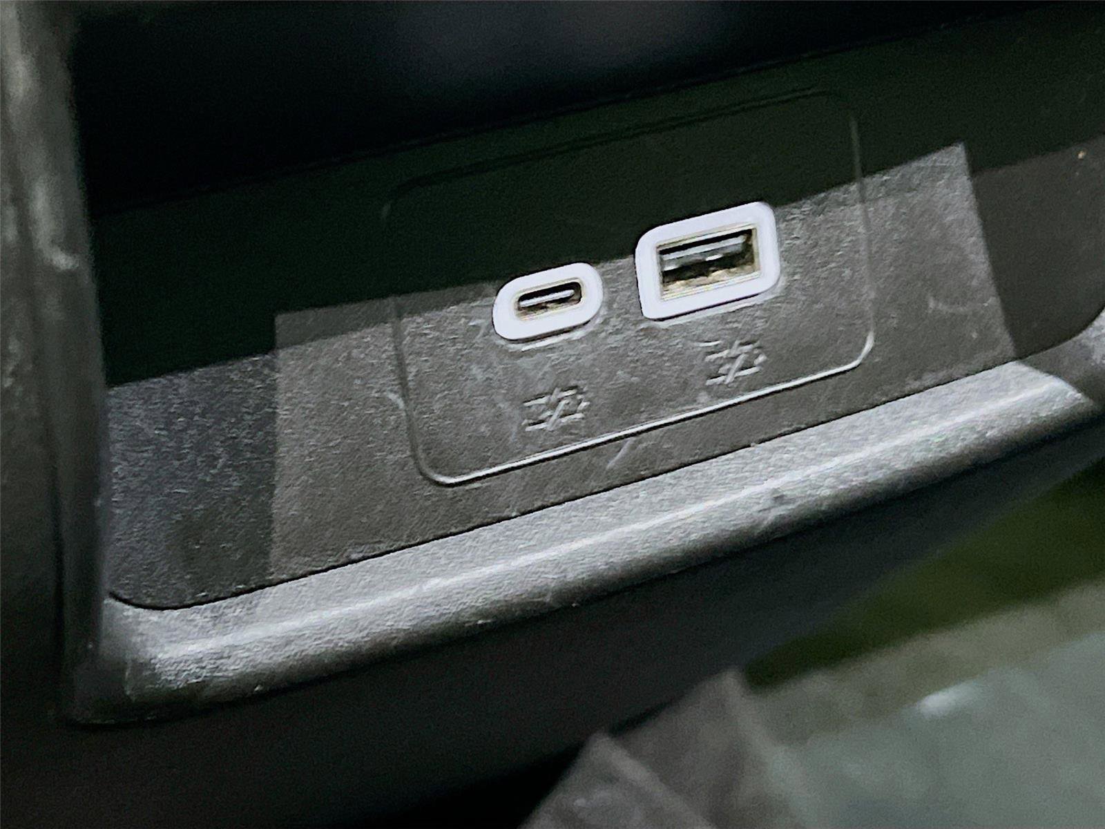 Used 2025 Cadillac XT4 Premium Luxury image 24