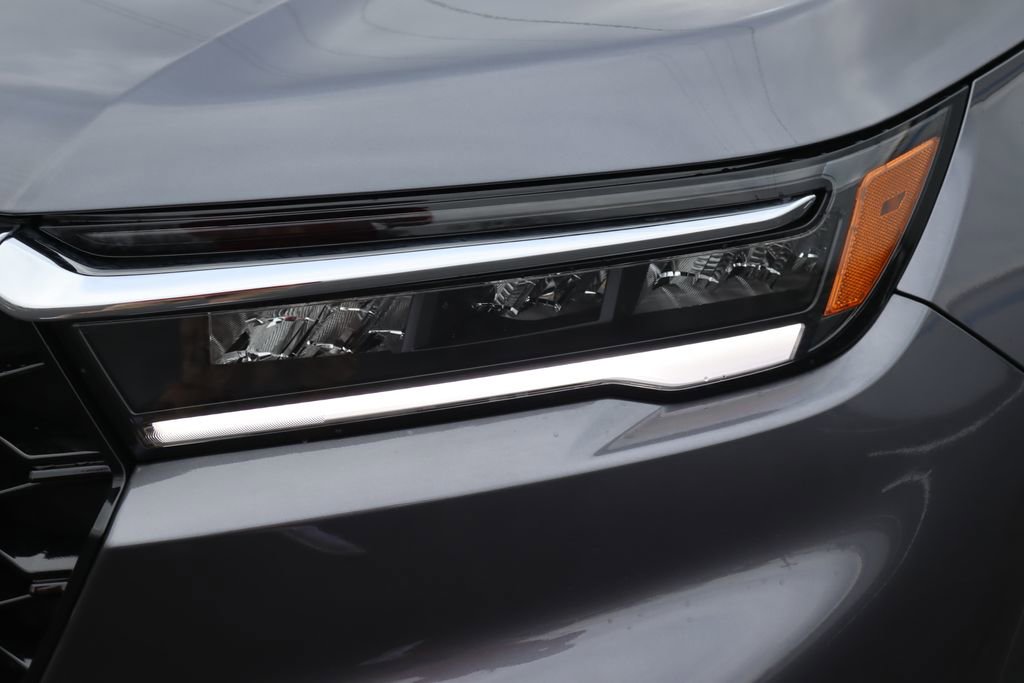 Certified 2025 Honda Pilot Touring image 9