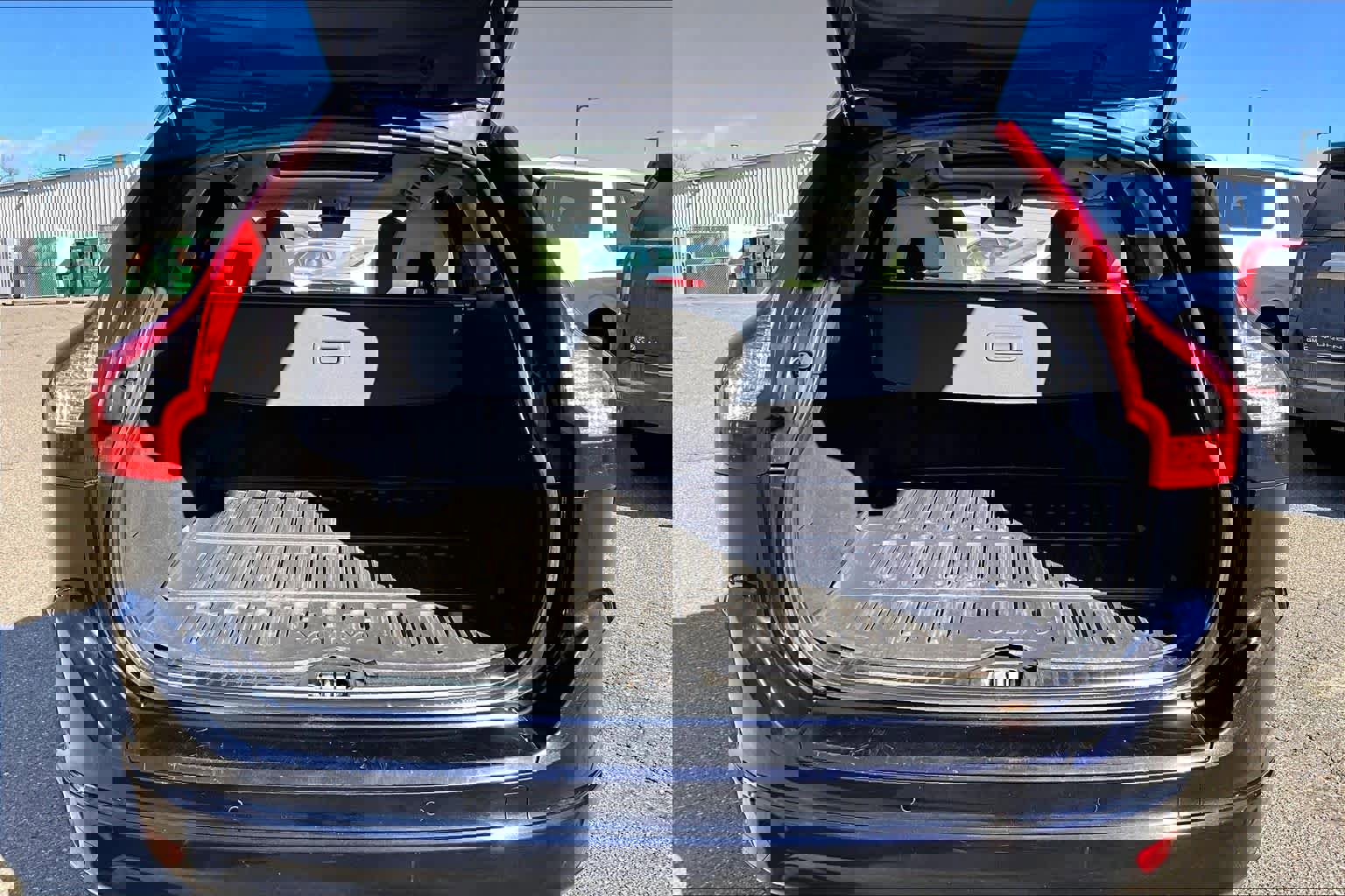 Used 2017 Volvo XC60 T6 Inscription w/ Climate Package image 31