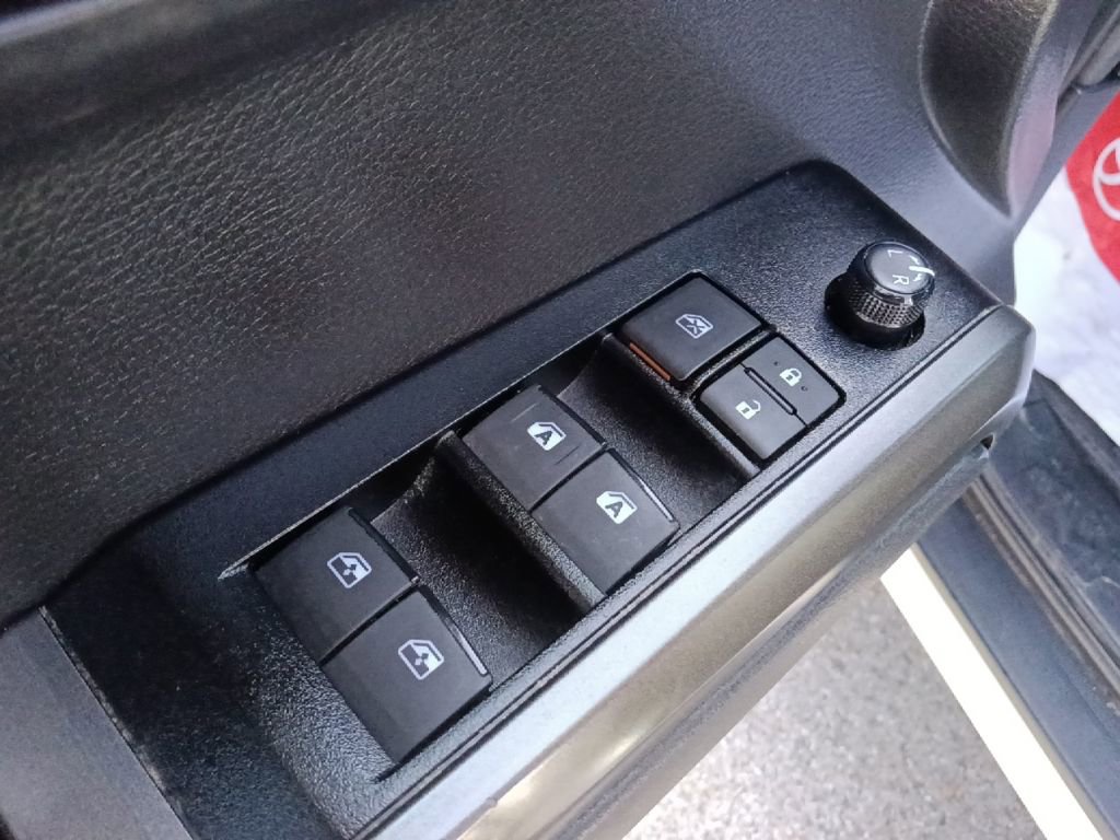 Used 2023 Toyota Tacoma TRD Off-Road image 12