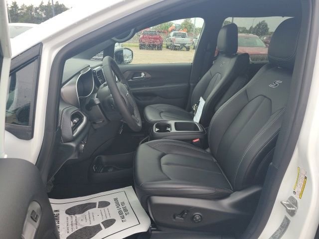 New 2026 Chrysler Pacifica Select w/ S Appearance Package FWD image 17