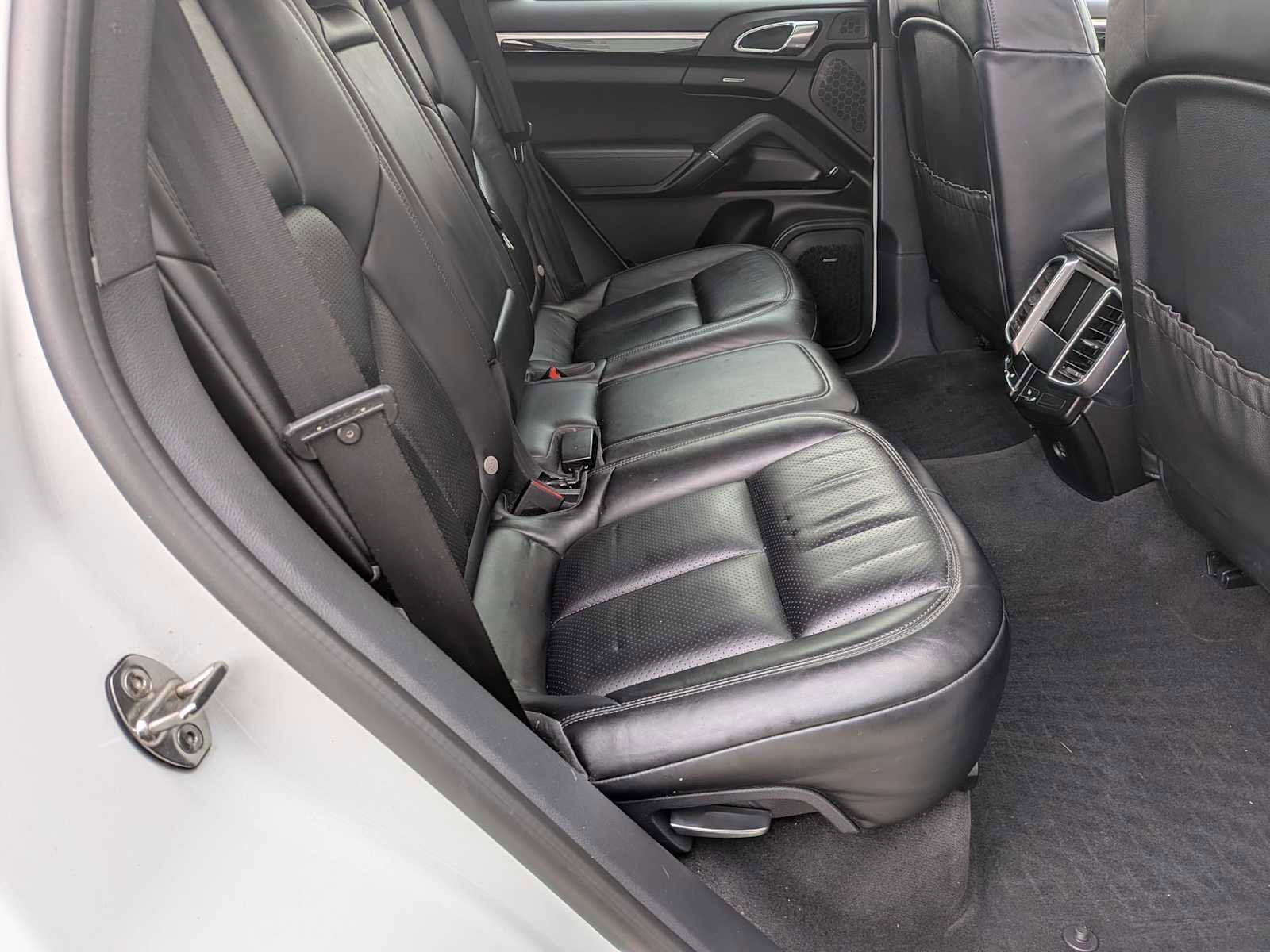 Used 2017 Porsche Cayenne Platinum Edition image 20